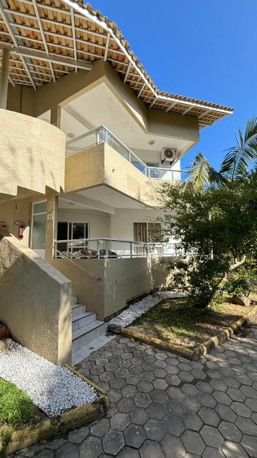 Apto em condomínio no centro de Bombinhas, próximo da praia - Ferienwohnung