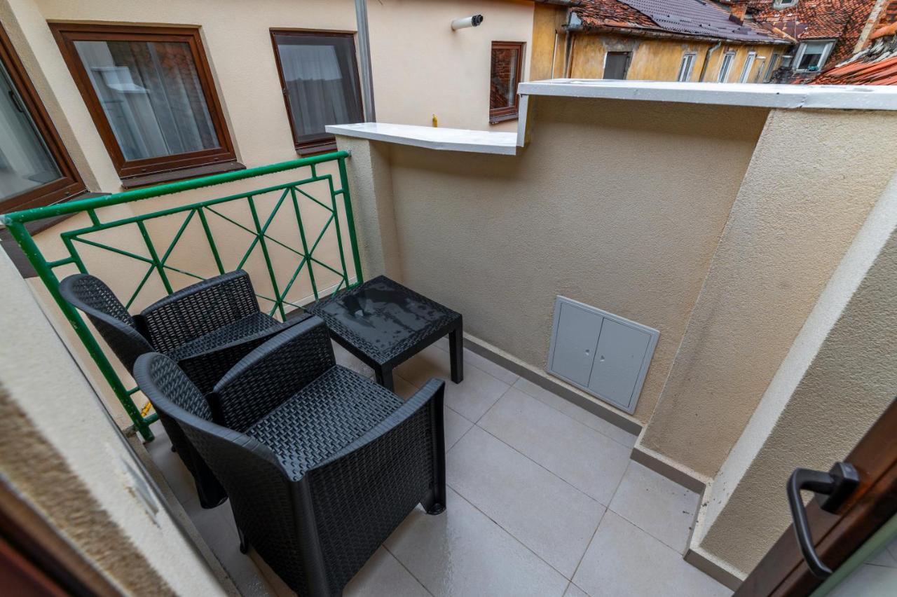 Kaya Charming 2-Bedroom Apartment - Chambres d’hôtes Braşov