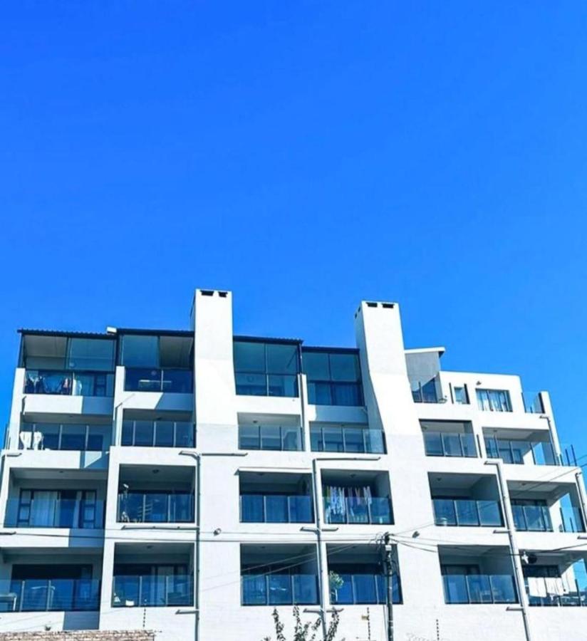 Stylish 1 Bedroom Apartment with Beautiful Sea View - Ferienwohnung