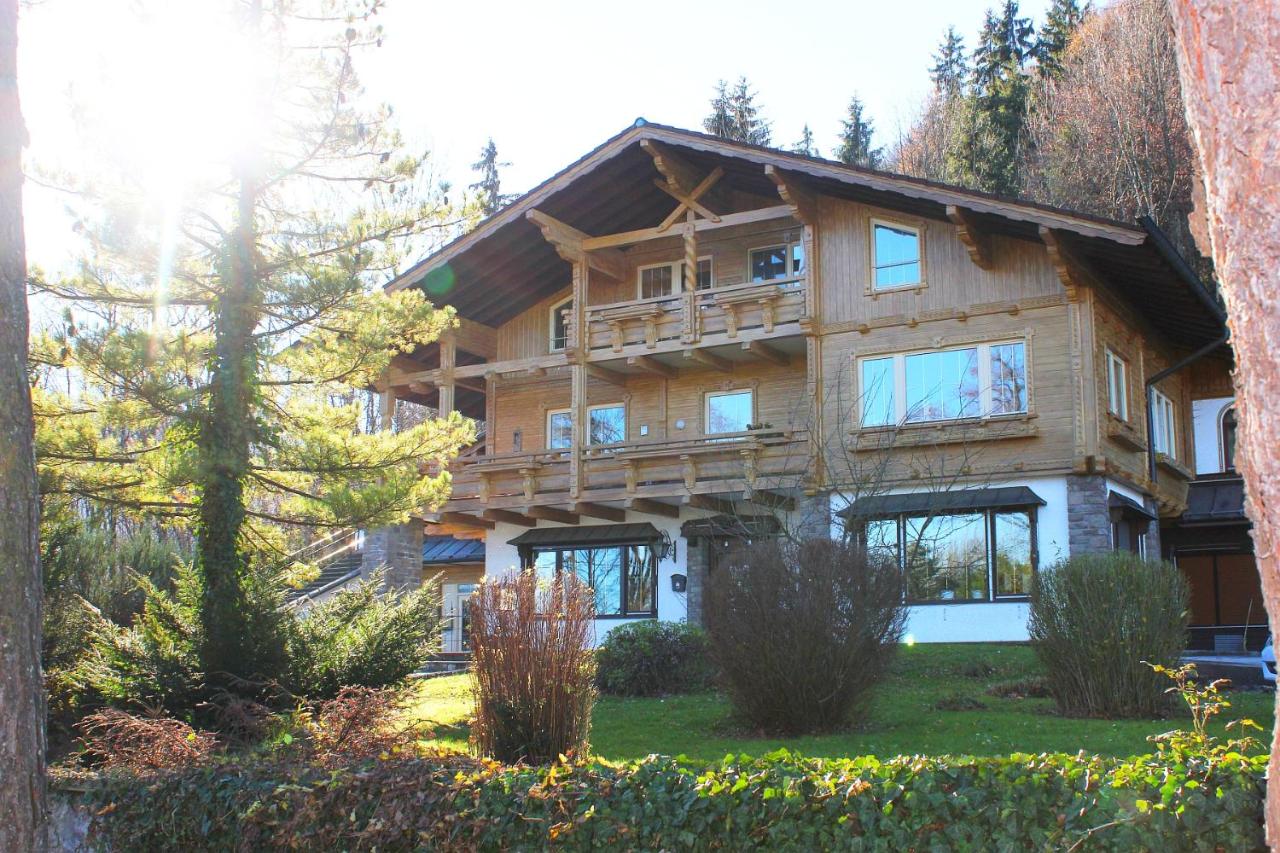 Apartment with Mountain View