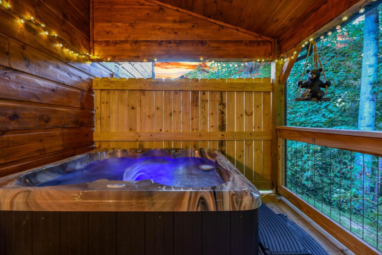 Mystical Morning Hot Tub, Arcade, and More - B&B