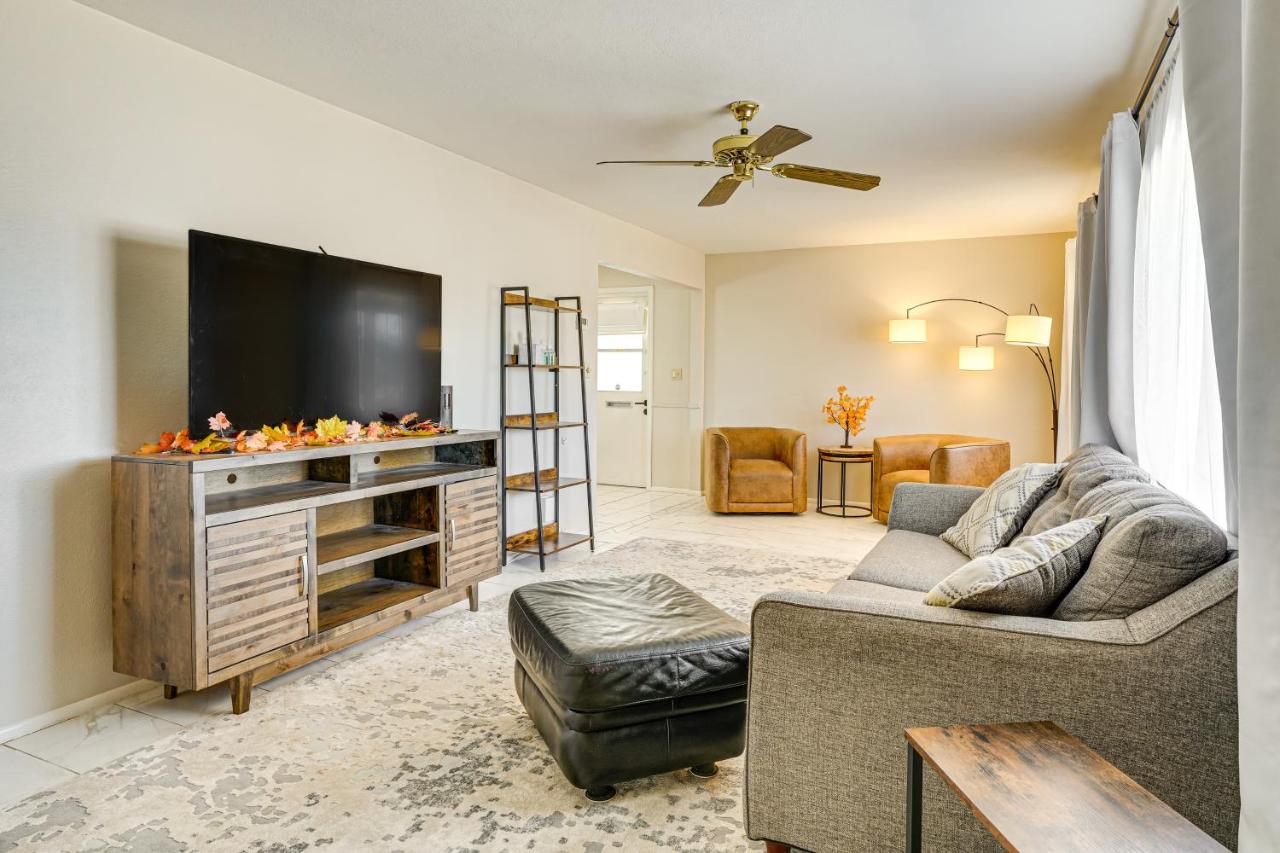8 Mi to State Farm Stadium Home in Youngtown - Ferienwohnung