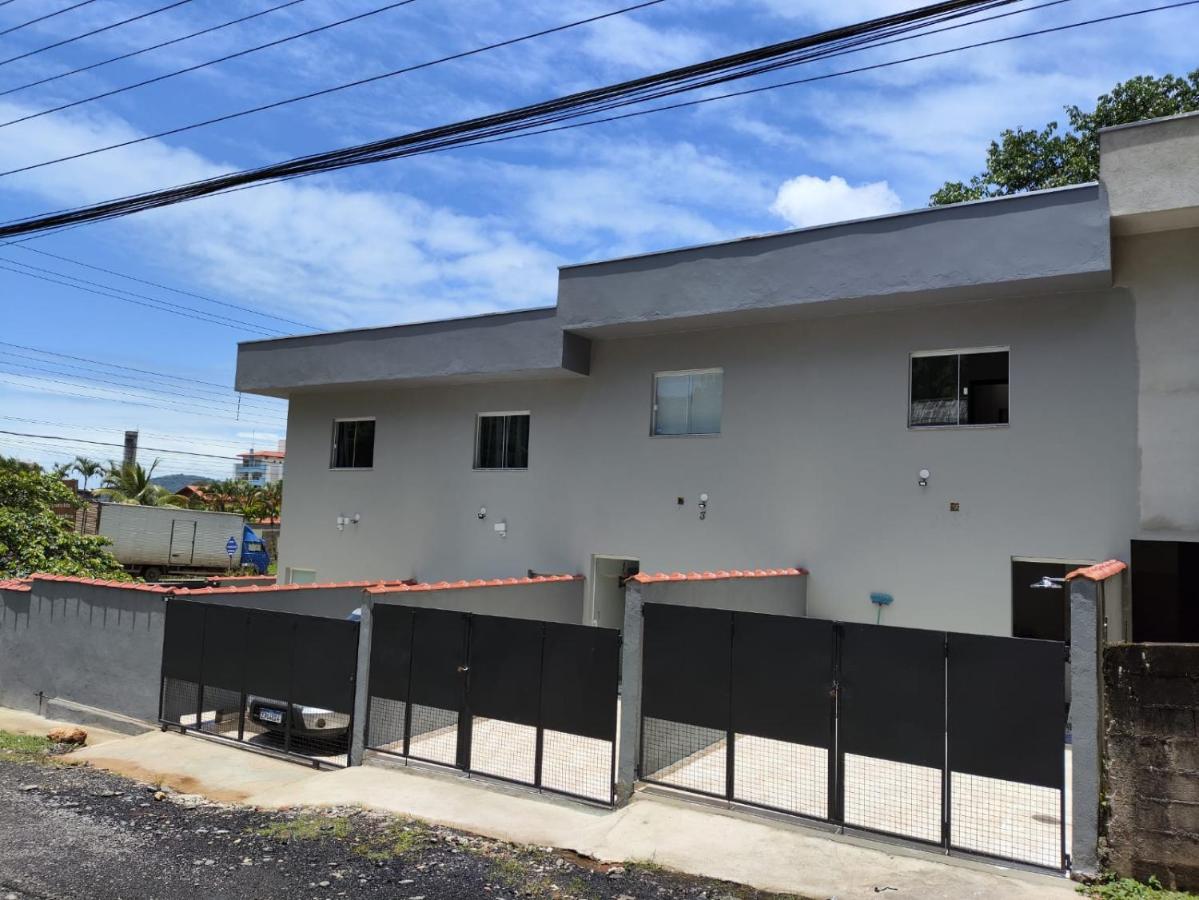 Apto novo 400m da praia Enseada - B&B