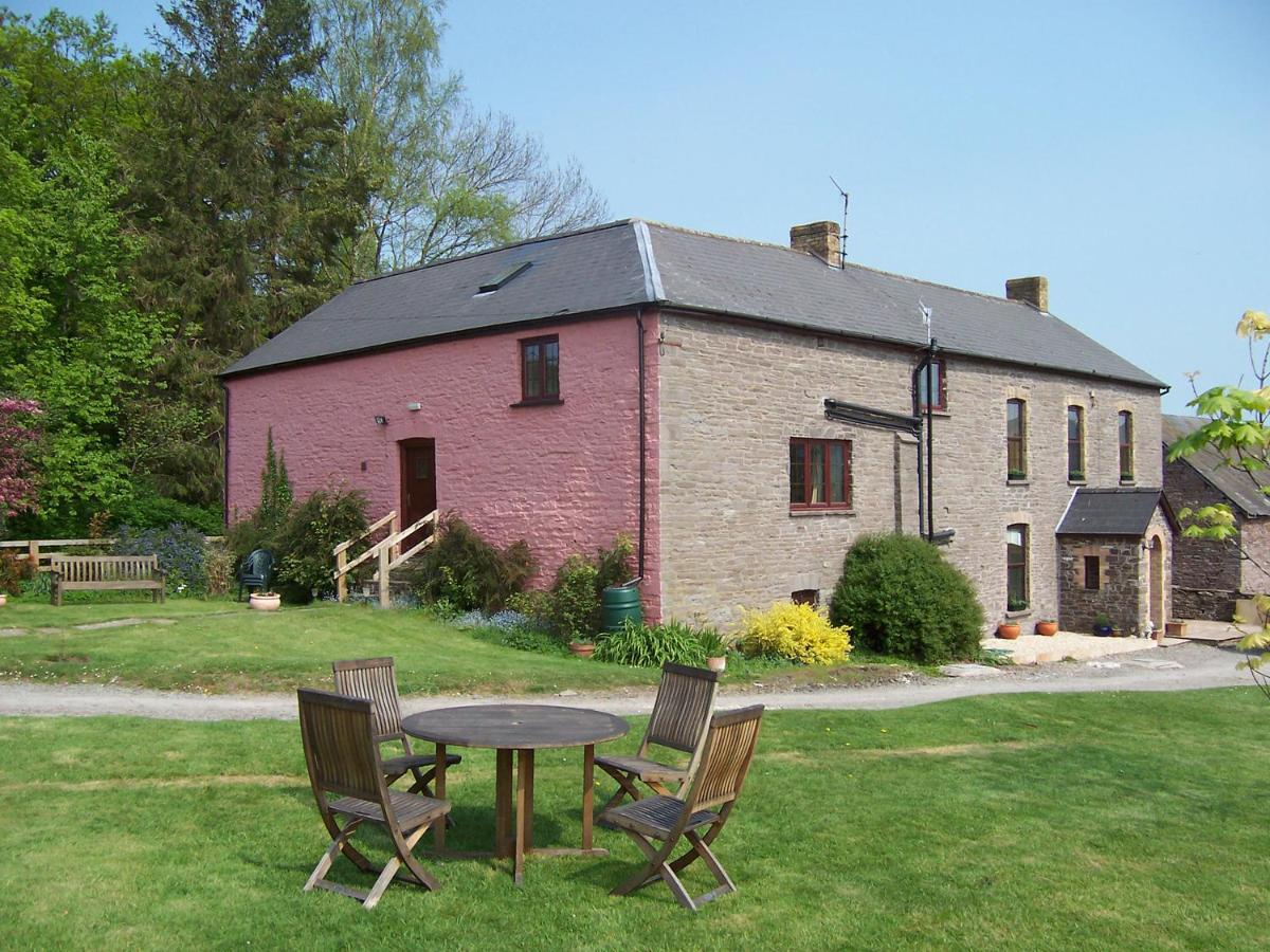 Brynderwen Barn - Bed and Breakfast Llangorse