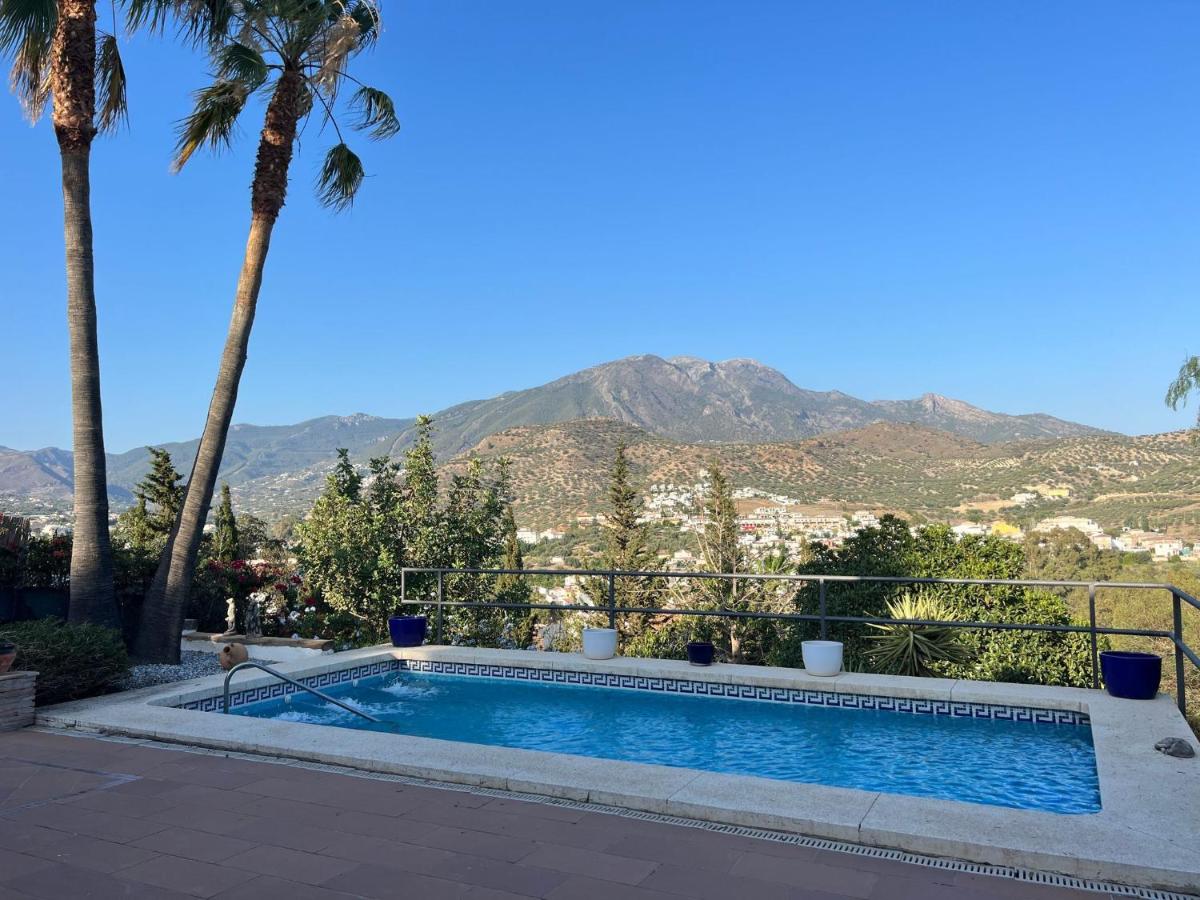 Cd-1383 Three Bedroom Villa With Pool - B&B