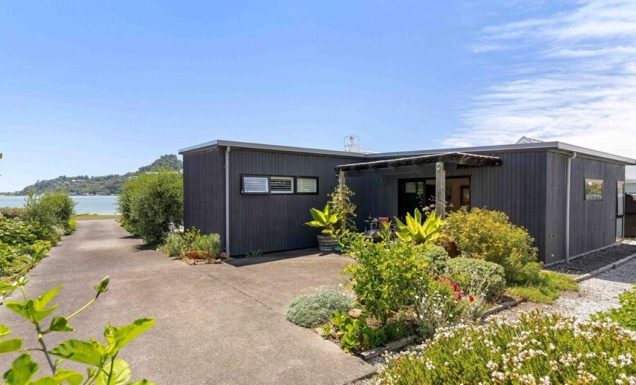 Seagrass Studio Guesthouse - By the Beach - B&B
