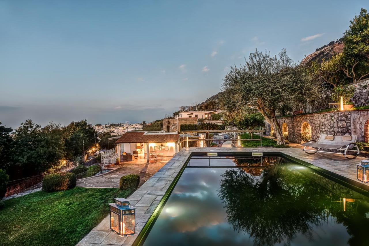 Villa Demetra Capri - Pool and Relaxation - B&B Anacapri