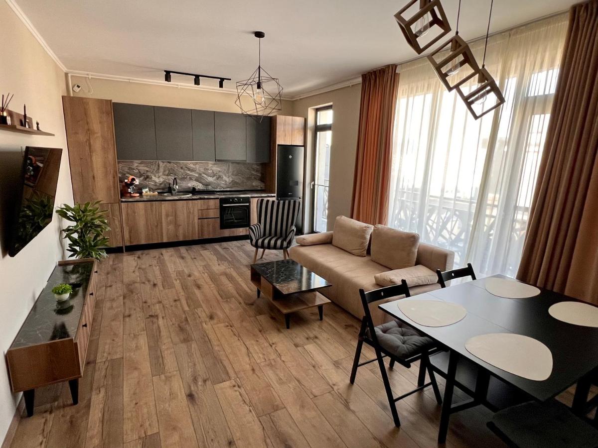 Apartamento de 2 dormitorios con balcón y terraza