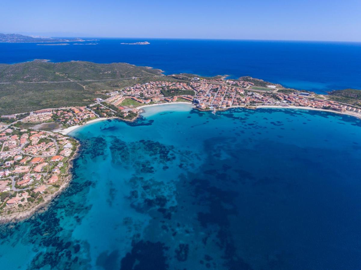 Villa Bianca with a heated swimming pool - B&B Golfo Aranci
