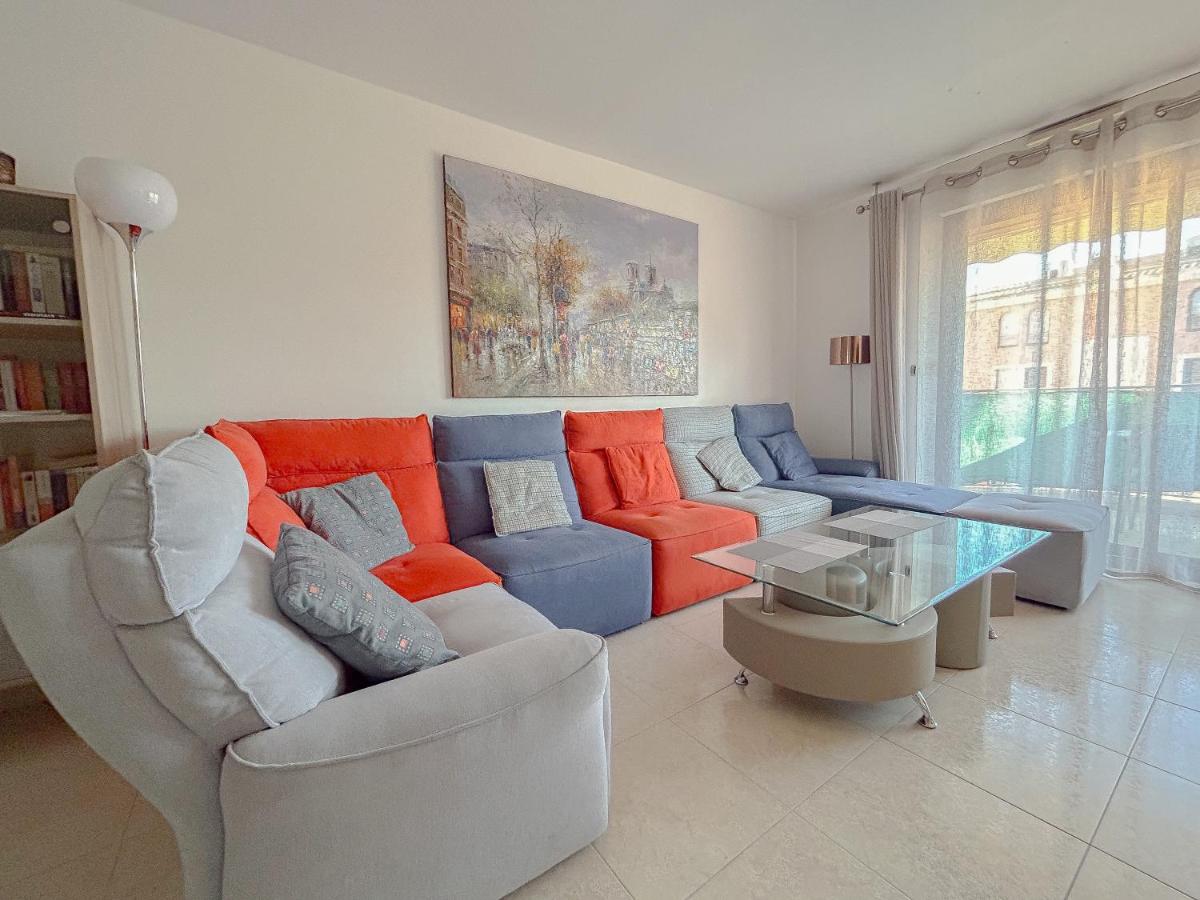 Lumineux Central avec box, proche plage,centre, saint raphael - B&B