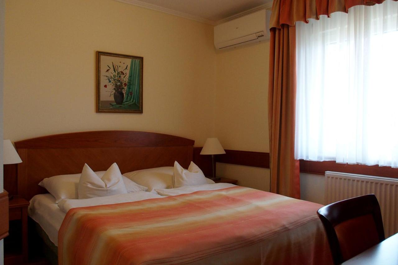 One-Bedroom Apartment with Balcony