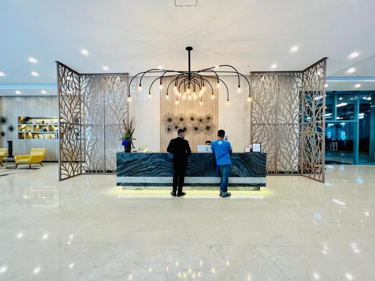 BGC Cozy Condo - Balcony, Pool, Wi-Fi - Suite 25 - B&B Manila