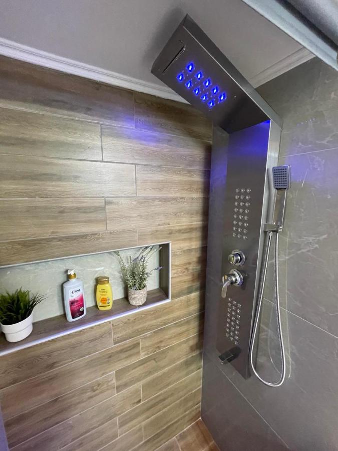 Athens Ellinikon Apartment - Bed and Breakfast