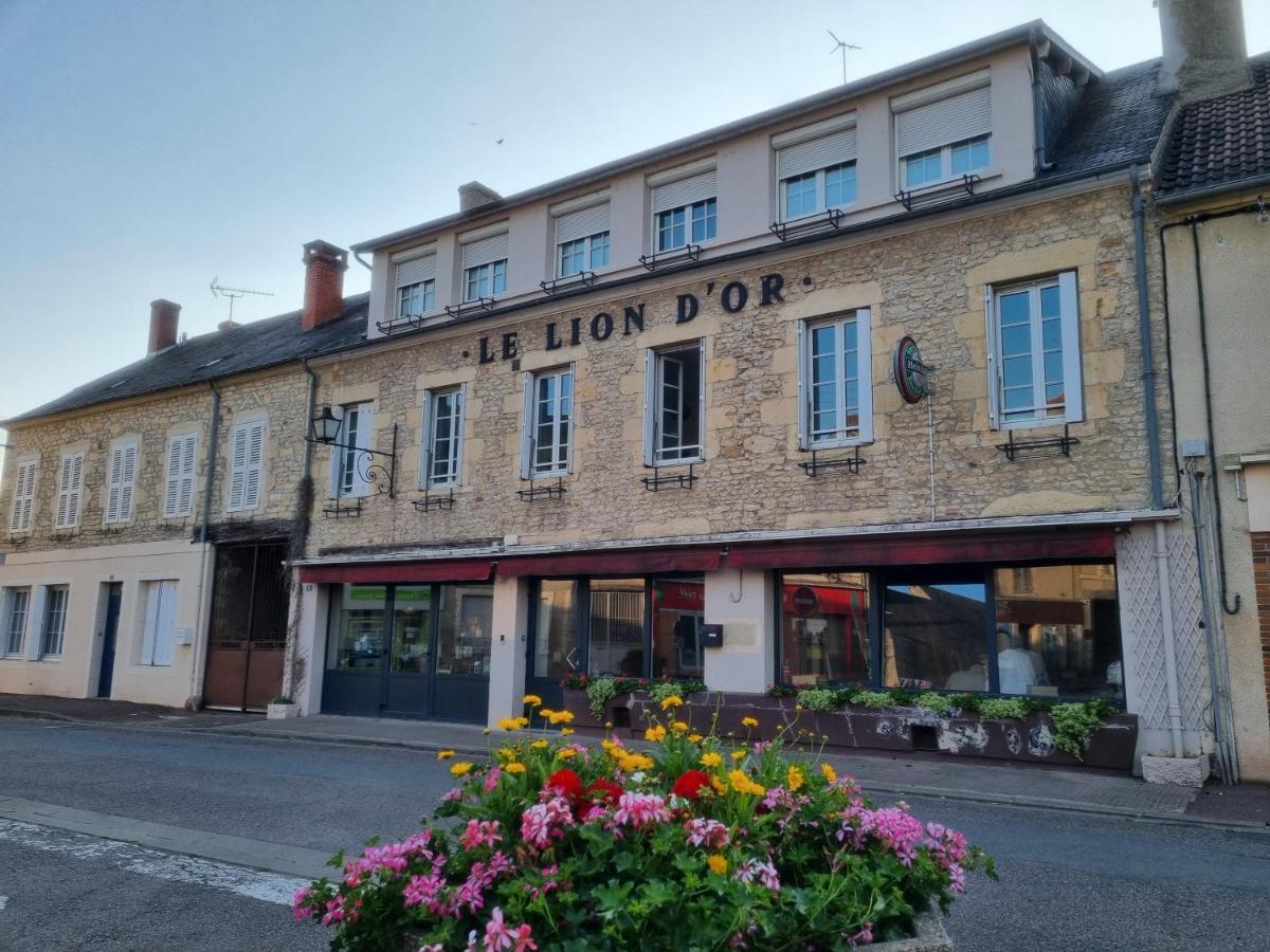 Chambre Nérondes Le Lion d'Or - B&B Nérondes