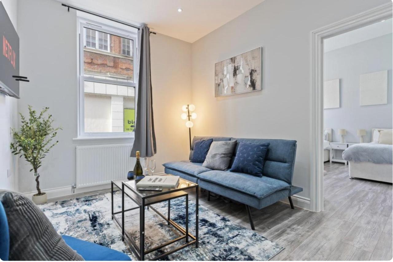 Modern Coastal Apartment In Central Location - Ferienwohnung