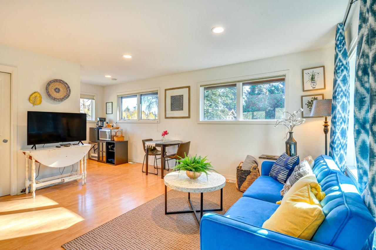 Walk to Willamette River Studio in West Linn - B&B