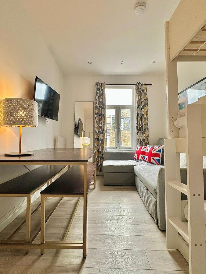 Flat A Garrat Lane - B&B