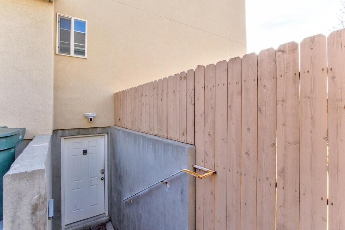 Modern Private Whole Unit 4 Bedroom Guest Suite King Bed - B&B Salt Lake City