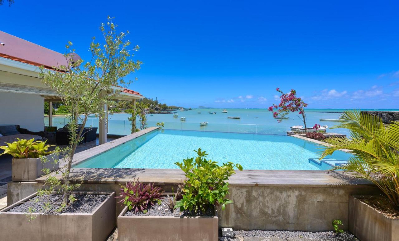 Villa LAGON Bleu, waterfront, private pool, 4 bedrooms en-suite - B&B Grand Gaube
