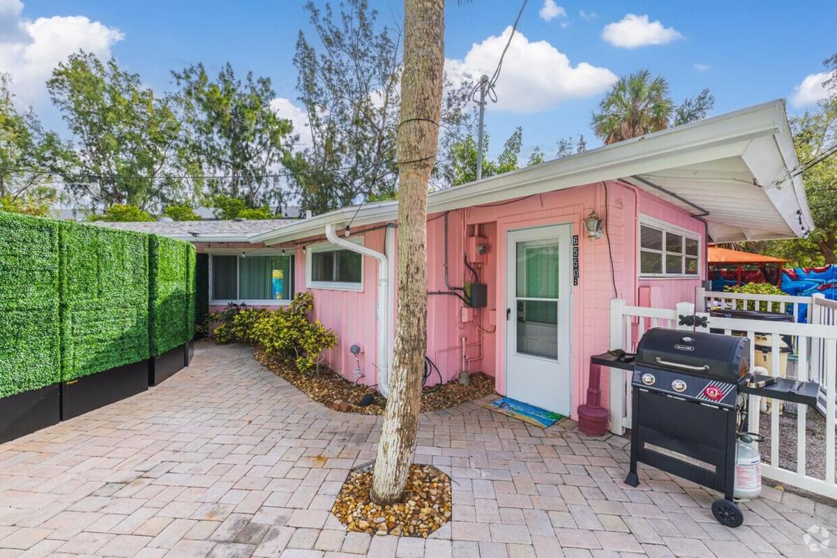 Modern Bright Escape Mins Beach, Pool, Hot Tub - Ferienwohnung Sarasota