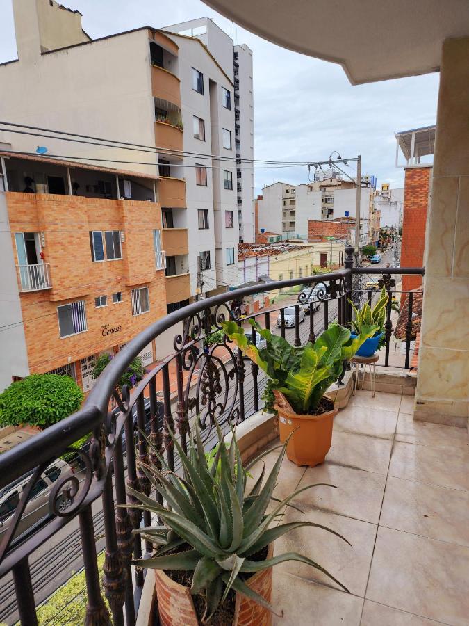 B Habitación con baño privado, zona de trabajo y TV - Chambres d’hôtes
