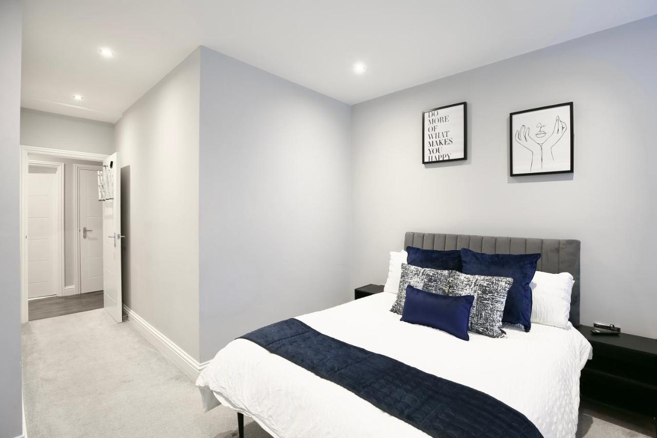 Churchill Square Views - Central - Modern 1 Bed Sleeps 4 - Chambres d’hôtes The City of Brighton and Hove