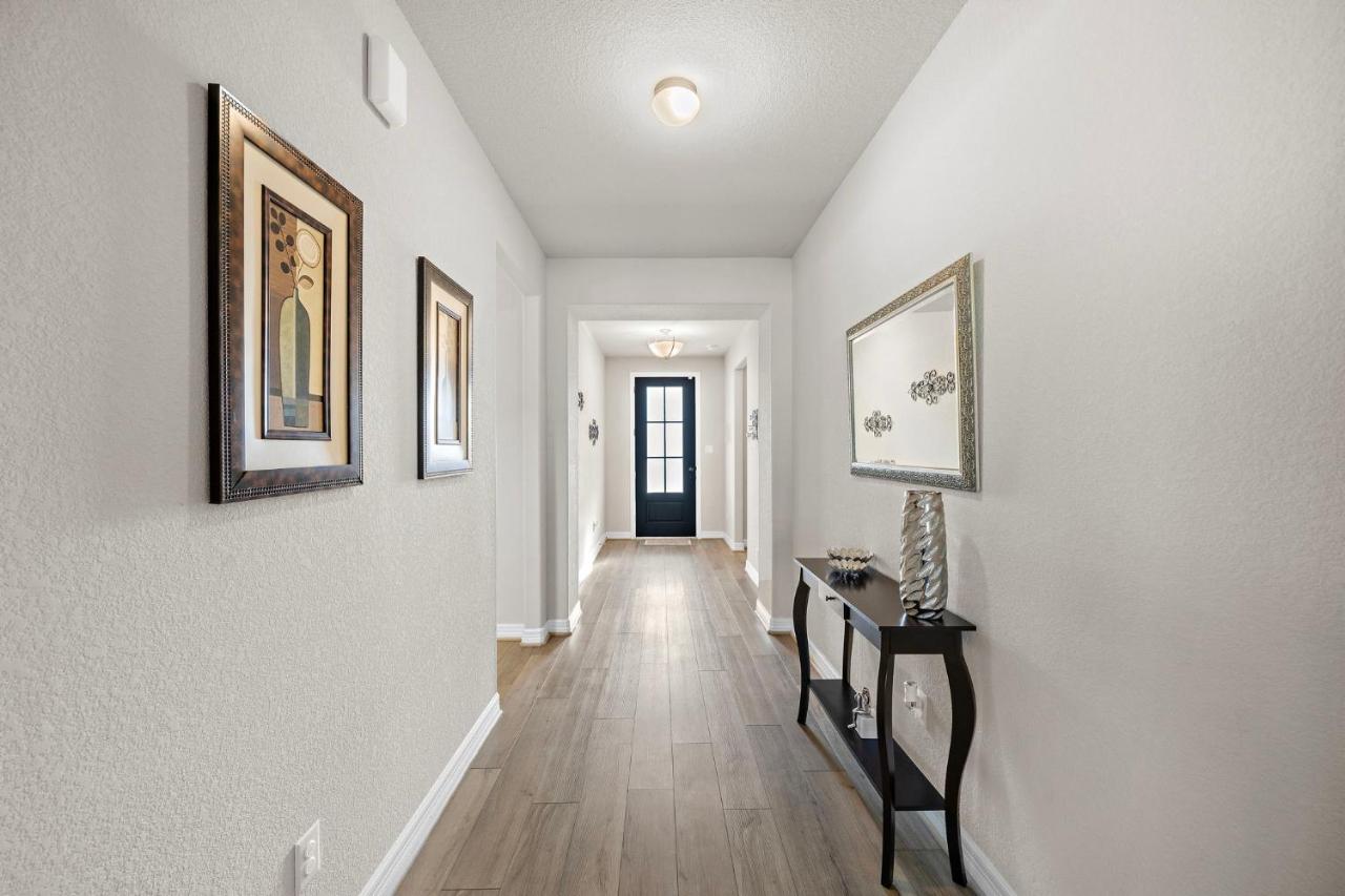 Htown Getaway Yard Bbq Parking Games Wifi - B&B
