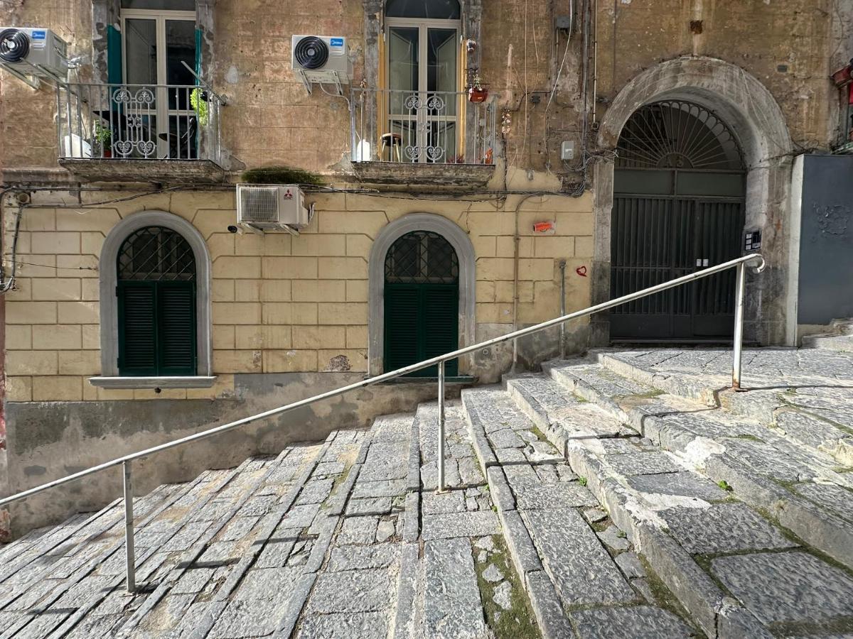 Bilocale a Chiaia vicino a Via dei Mille - Chambres d’hôtes Naples