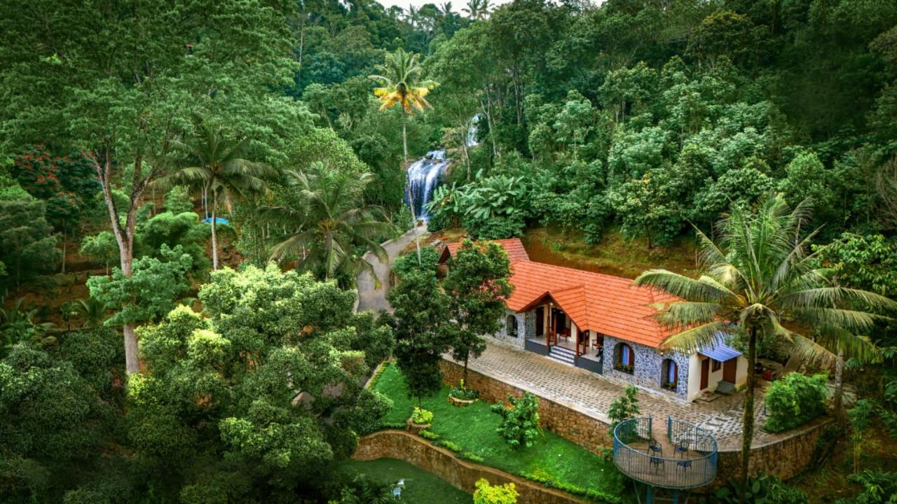 Urava Farmstay- Private waterfall, near Vagamon, Thekaddy, Munnar - Ferienwohnung Kottappana