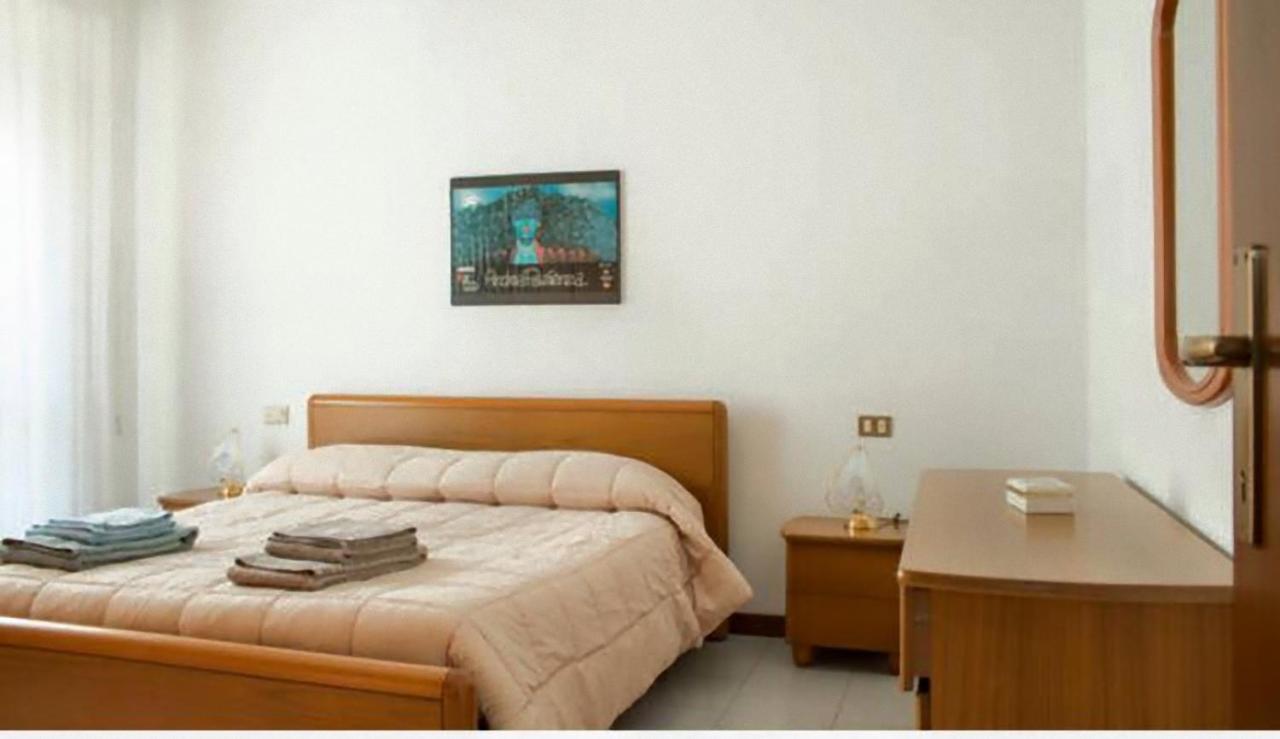 One-Bedroom Apartment with 2 Balconies