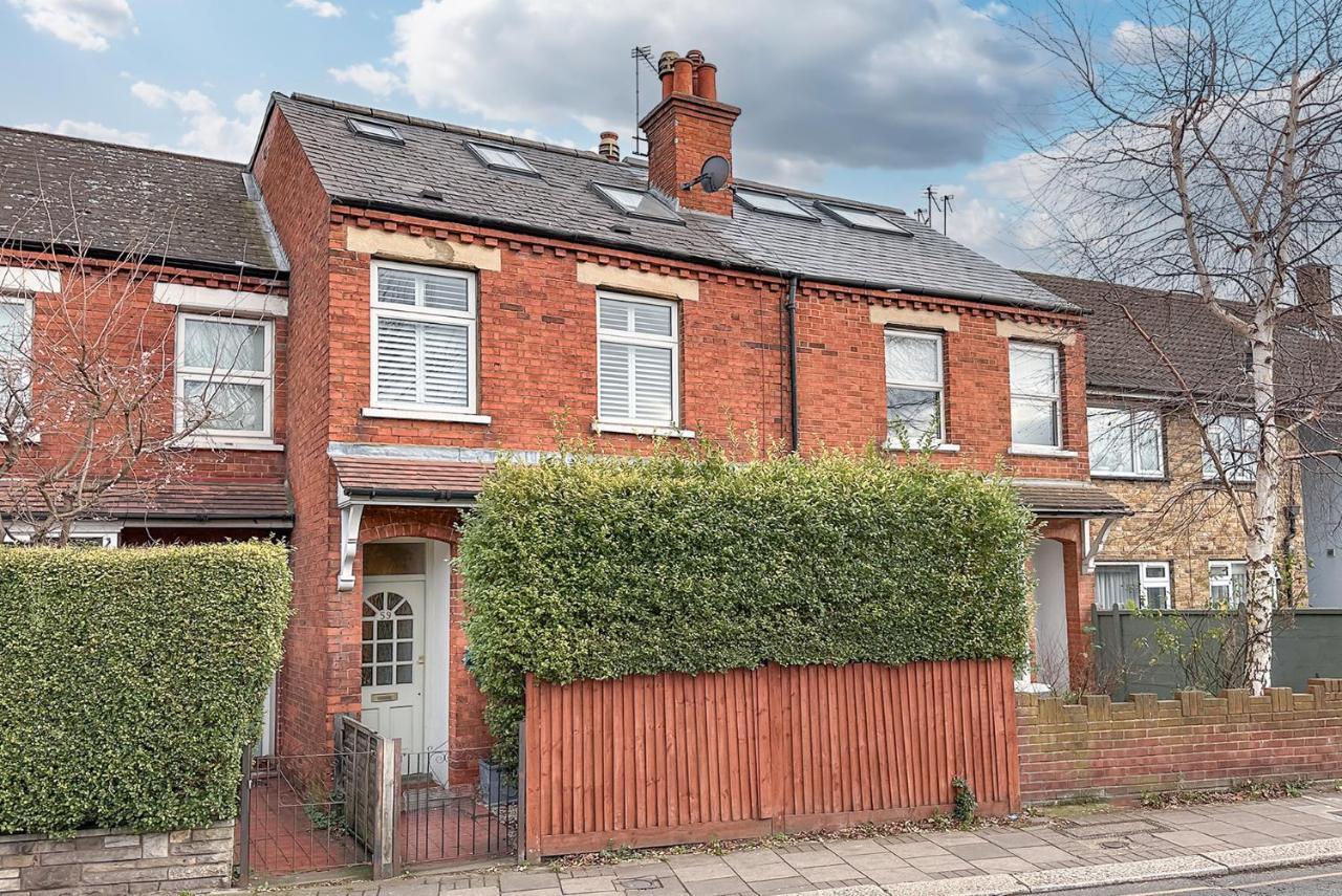 Stylish 3-Bed House in Brentford near Richmond - B&B