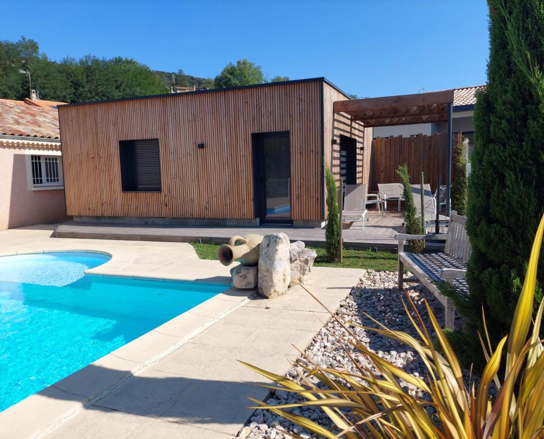 Terre de Crussol - Gite 3 étoiles en Ardèche, avec piscine et clim, 2-4 personnes - Chambres d'hôtes Saint-Péray