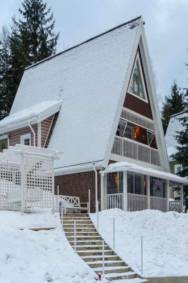 Садиба Freeman - цілий триповерховий будинок з альтанкою та грилем для 10гостей - Chambres d’hôtes Bukovel