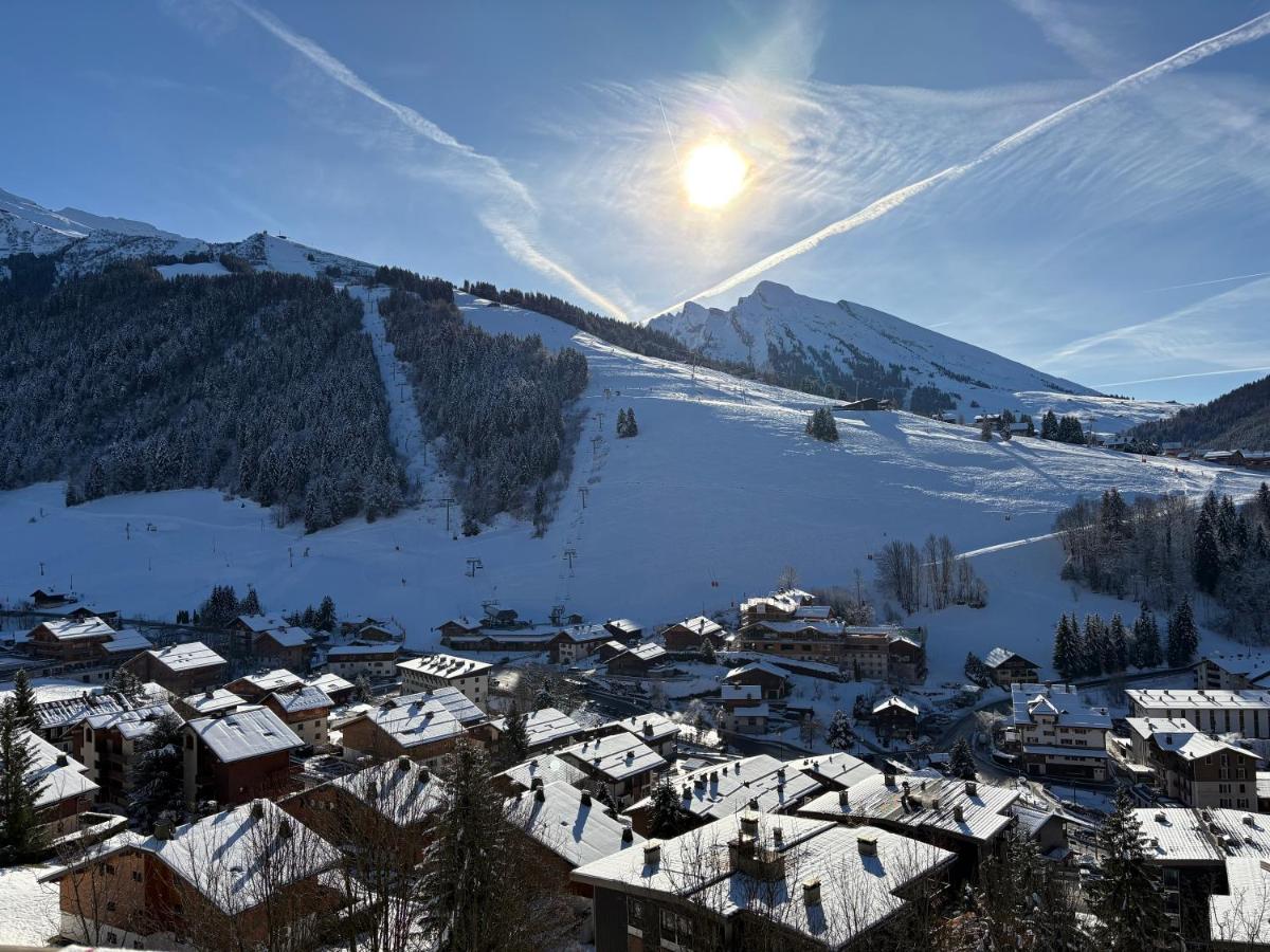 Appartement esprit chalet avec balcon centre La Clusaz - B&B