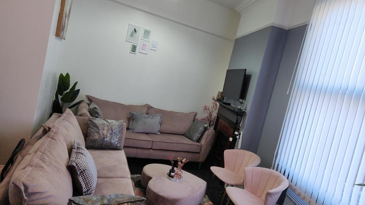 1 Bed - Sleeps 3 - Wolverhampton City Centre - B&B