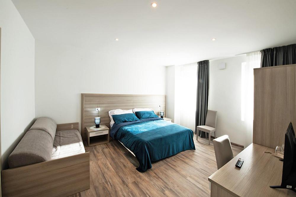Triple Room with Private Bathroom