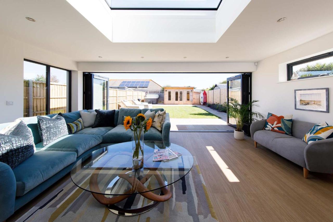 Luxury designer coastal home for 10 with hot tub - B&B