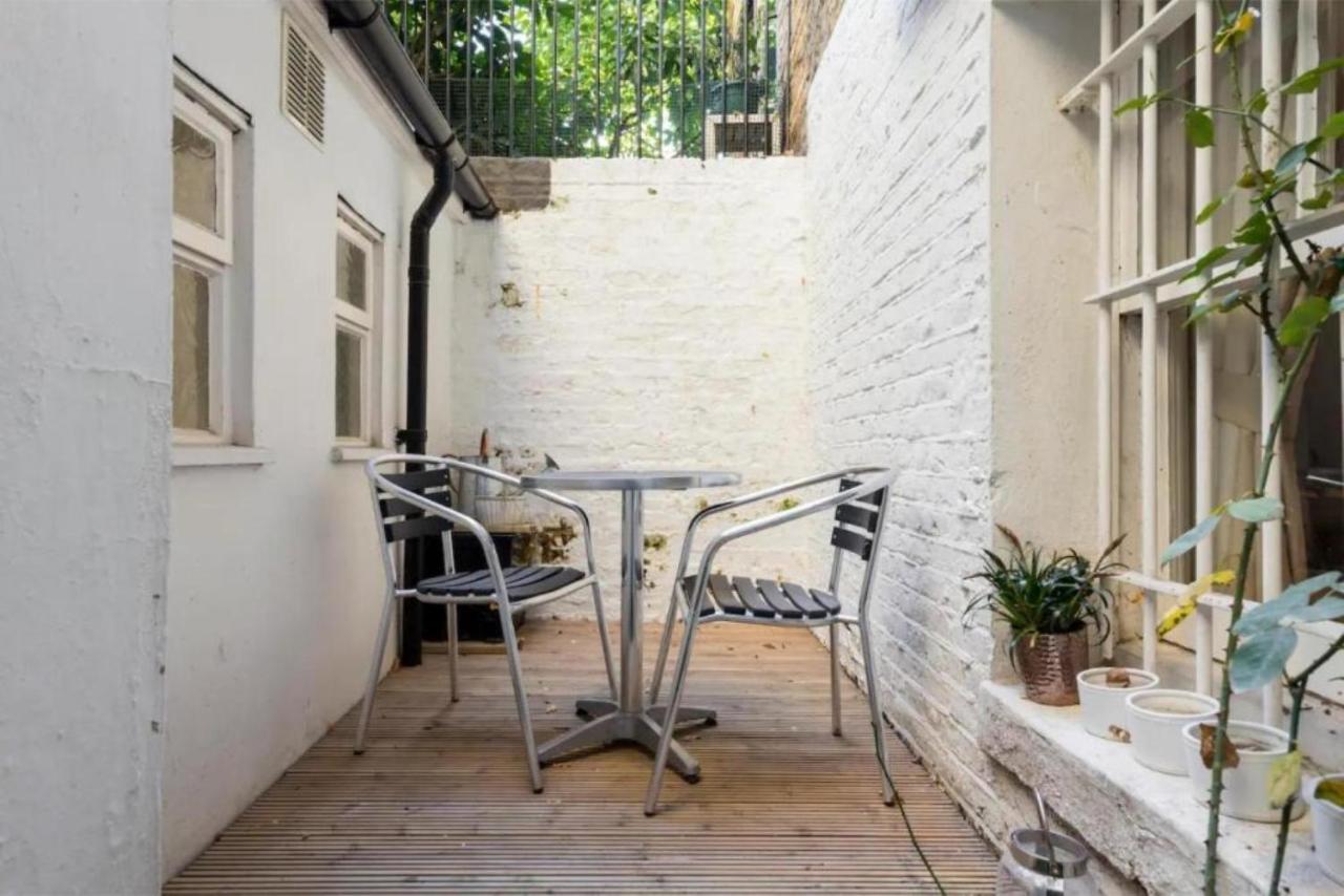 Stunning 2bed 2bath apt in Earls Court sleeps SIX - Bed and Breakfast Londen