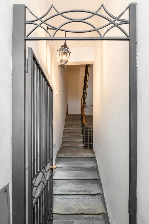 Via Santa Reparata, 1 - 2nd floor - Stunning and Spacious 10 min to Historic Center - Chambres d'hôtes Florence