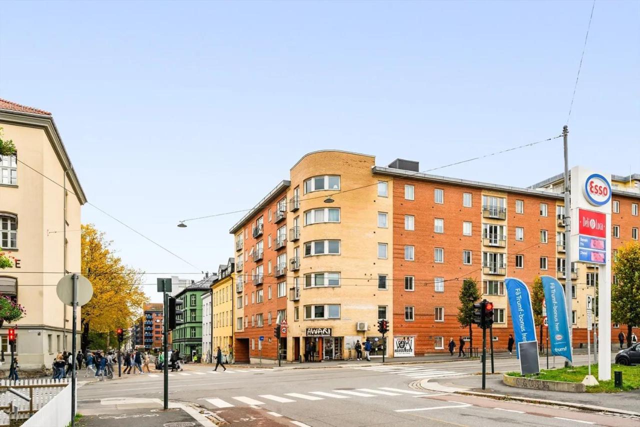 Refurbished and spacious 1 bedroom apartment - Ferienwohnung