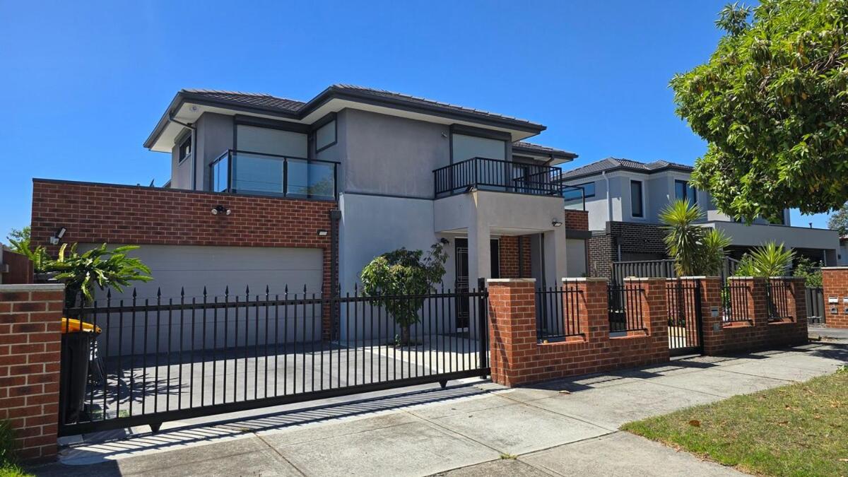 Snappy Springvale 3 Bed House - B&B