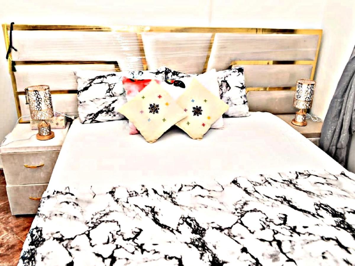 Luxury 3-bedroom apartments 5-min to the Airport - Chambres d'hôtes Fès