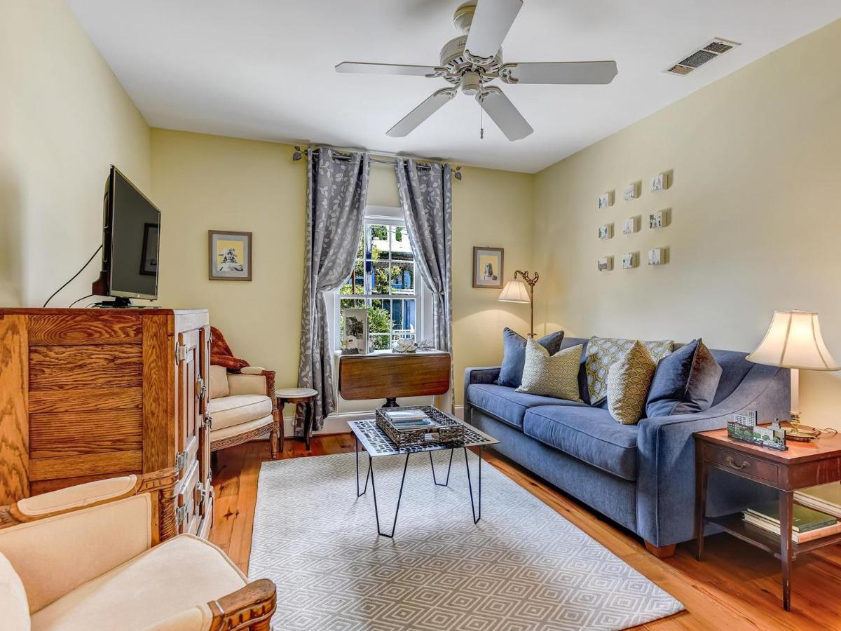 Perry Lane Carriage House - B&B