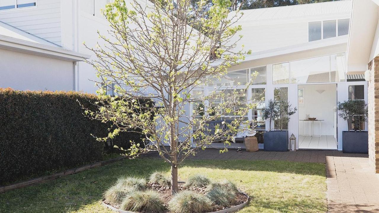 Foreshore Beach House - Stunning waterfront home - B&B