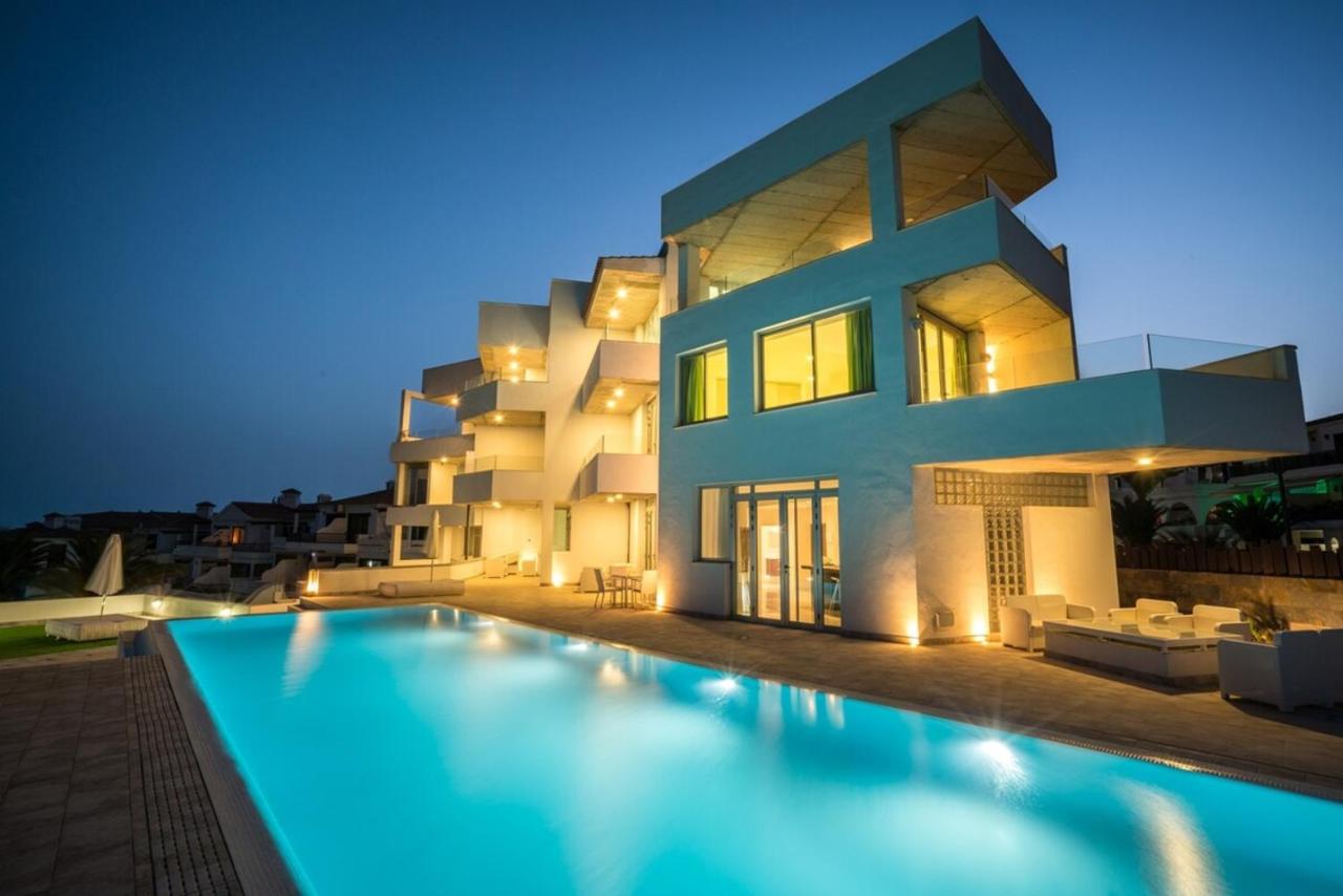 Studio Apartment with Sea View