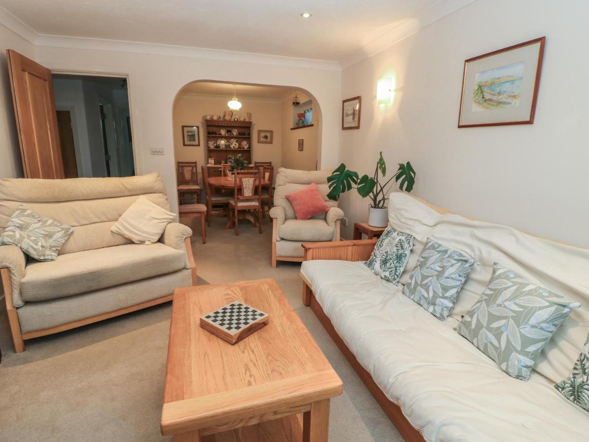 Old Harry Cottage 16 - B&B