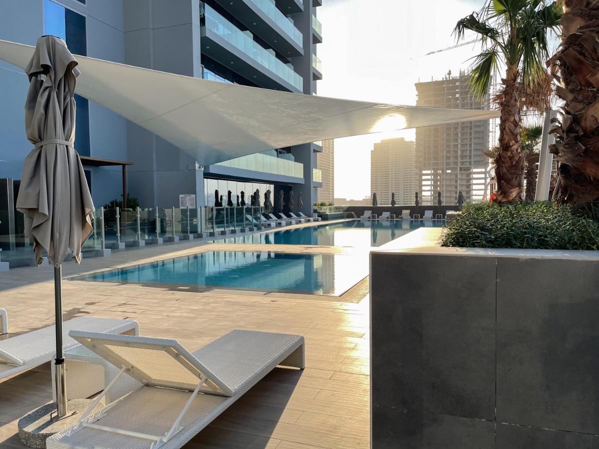 Marina & Downtown Views in Modern Studio - JVC - B&B