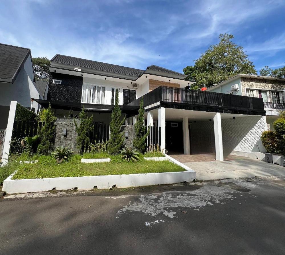 Villa Sakinah, Sentul City - Bed and Breakfast