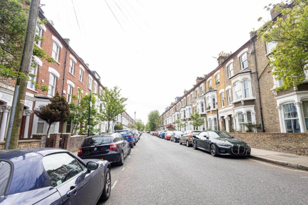 London, Jacuzzi 1 Bedroom Apartment - B&B