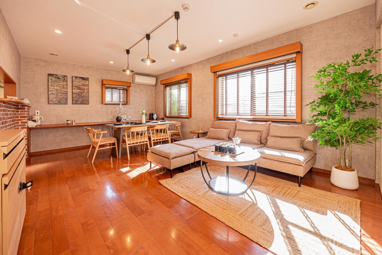 Two-Bedroom Deluxe Apartment with Balcony